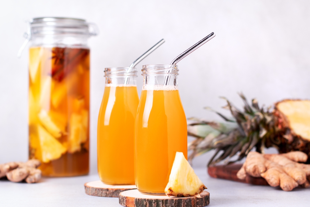 Fermented,Pineapple,Beverage,Tepache,In,Reusable,Glass,Bottles,With,Metal